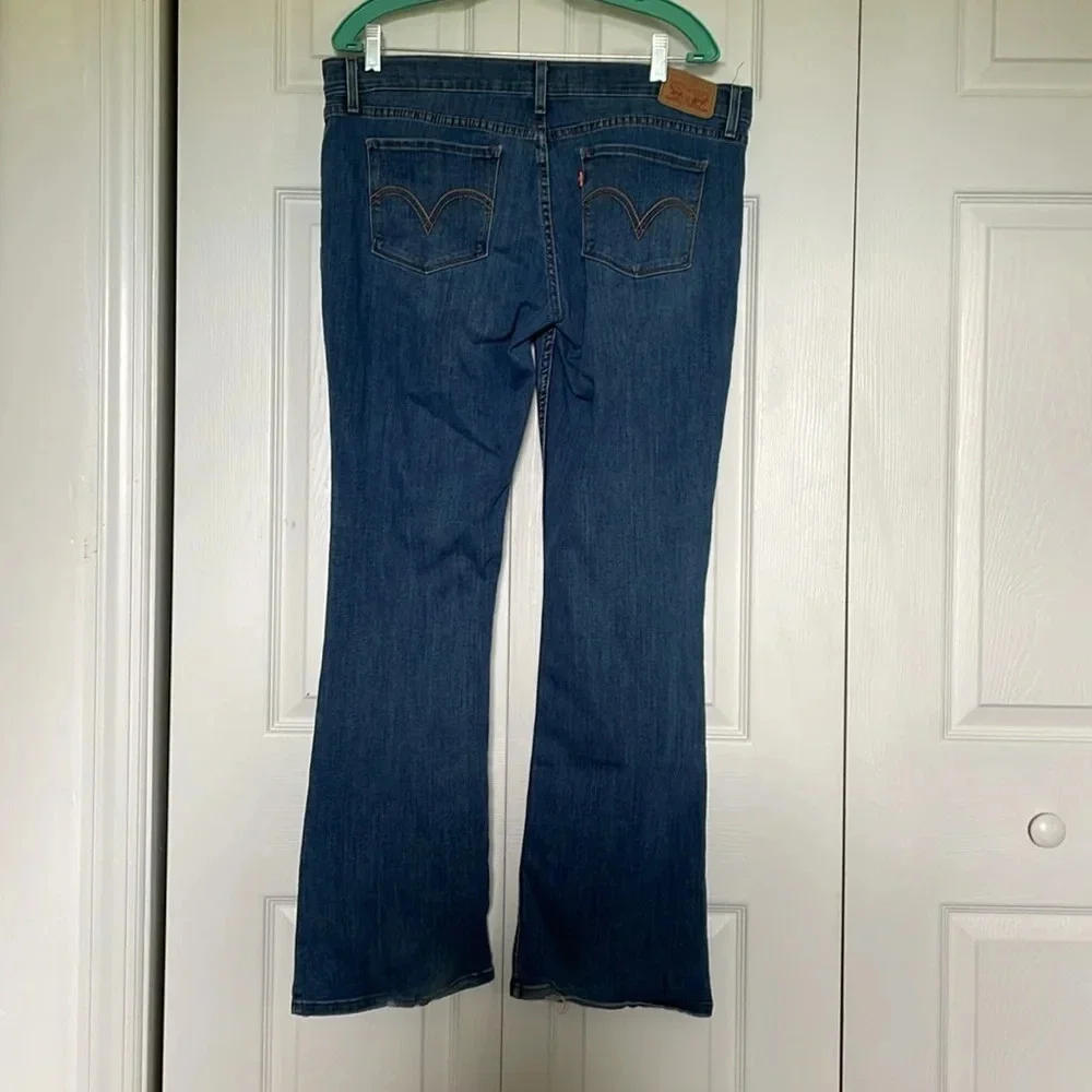 Levi’s women’s sz 32 waist. Bootcut 30” inseam. Light medium wash. Frayed cuffs